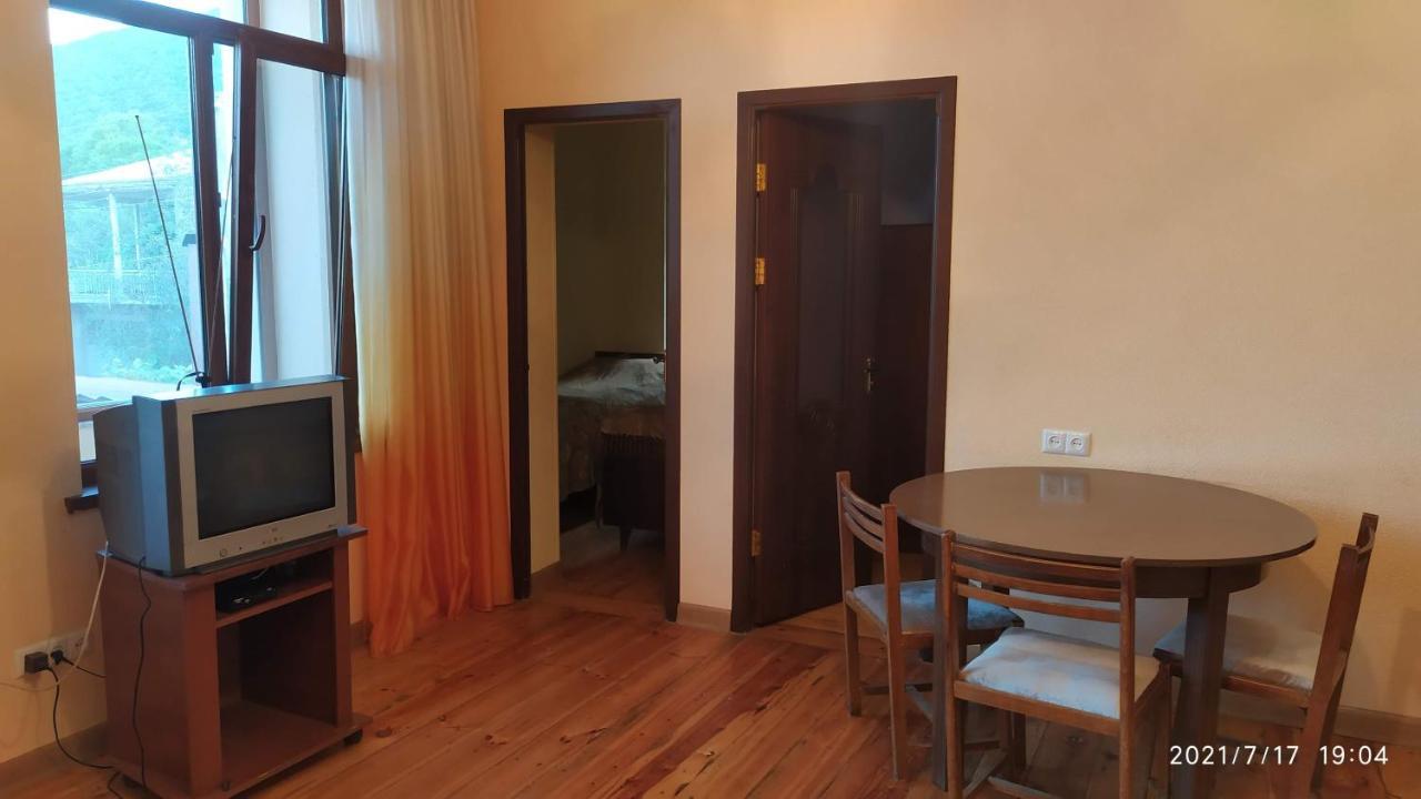 Verishen Guest House B&B ゴリス エクステリア 写真