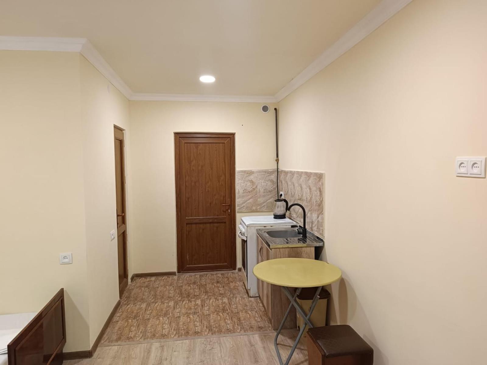 Verishen Guest House B&B ゴリス エクステリア 写真