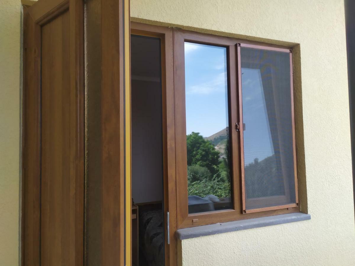 Verishen Guest House B&B ゴリス エクステリア 写真
